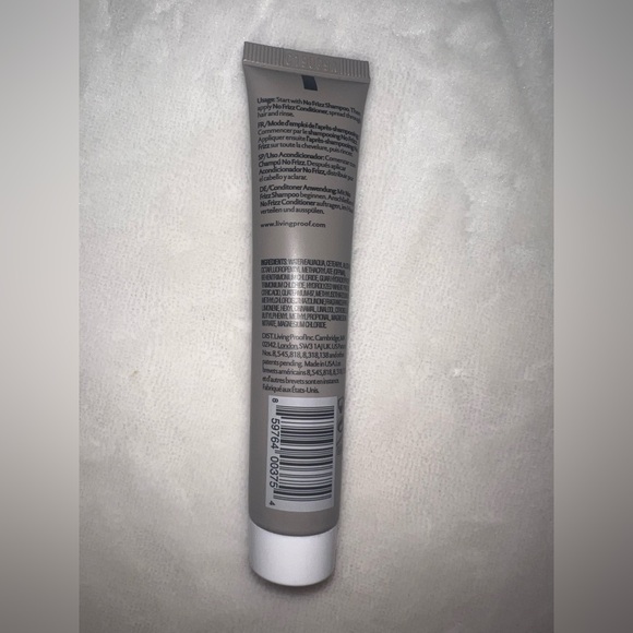 Living Proof Travel Haircare Set – Shampoo, Conditioner, Styling & Dry Shampoo - Picture 8 of 10